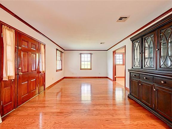 3rd image of 4628 Lafaye St
