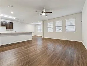 4 bed, 2.5 bath, 1947 sqft, $1,995 — Photo 1
