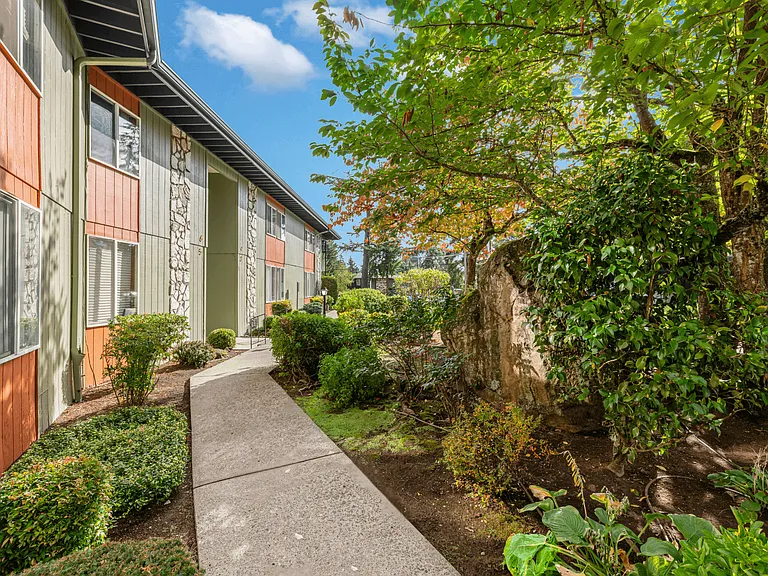 River Cliff Apartments — Photo 21