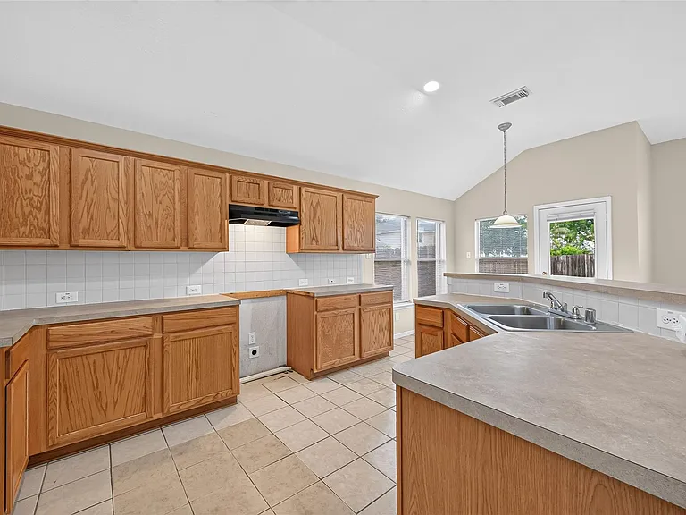 17230 Hollow Sands Ct — Photo 11