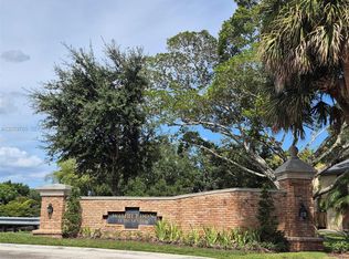 214 Wimbledon Lake Dr #57, Plantation, FL 33324