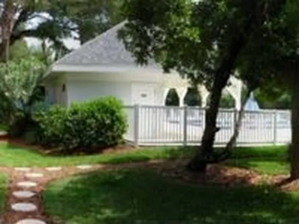 1380 Winding Oaks Cir W, Vero Beach, FL 32963
