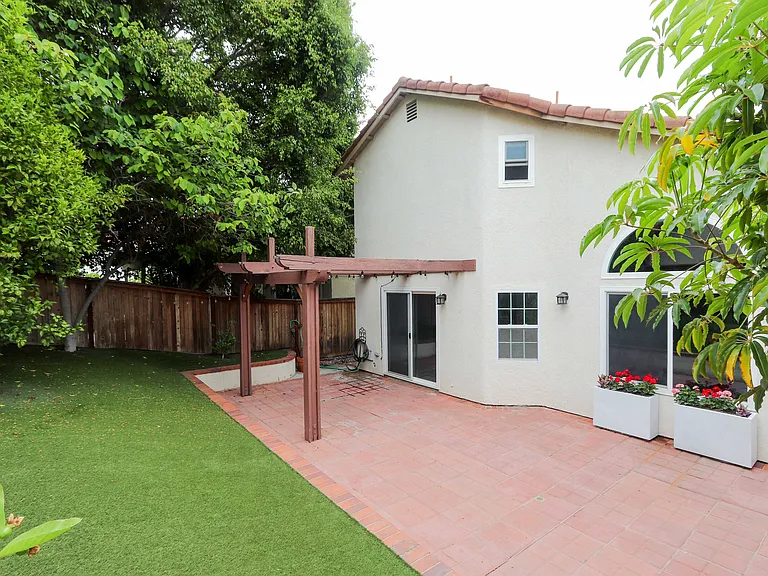 25075 Sanoria St — Photo 20