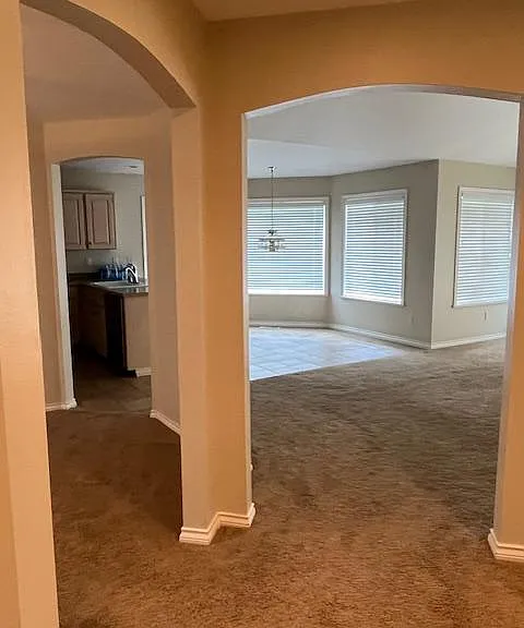 930 Robins Pl — Photo 5