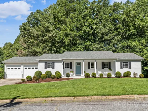 104 Newland St, Morganton, NC 28655