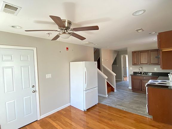 Entry door / Living room