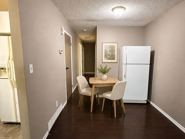 120 Northgate Dr — Photo 4