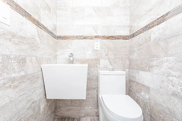 Rented by The InHouse Group | media 29