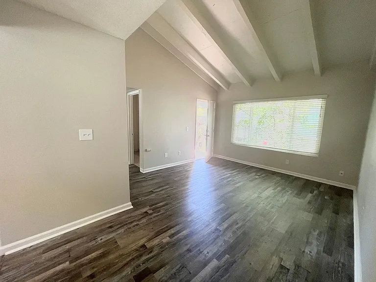 2206 V St #12 — Photo 3