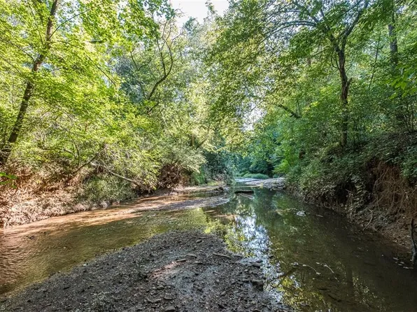 134 Deacon Ln, Pinnacle, NC 27043