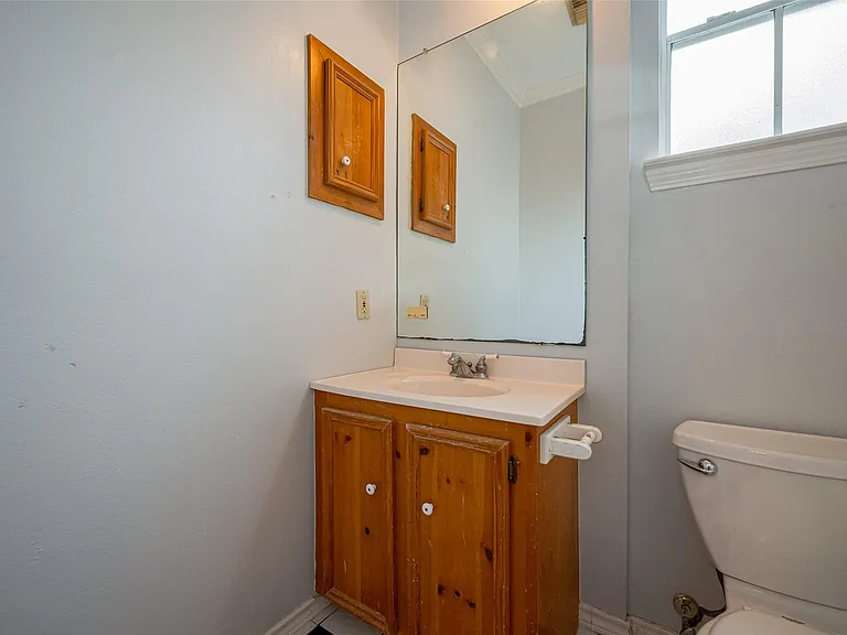 1111 Banks St #6 — Photo 8