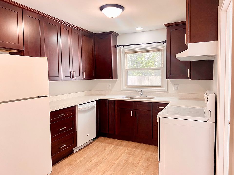 1st image of 452 Bisaillon Ave