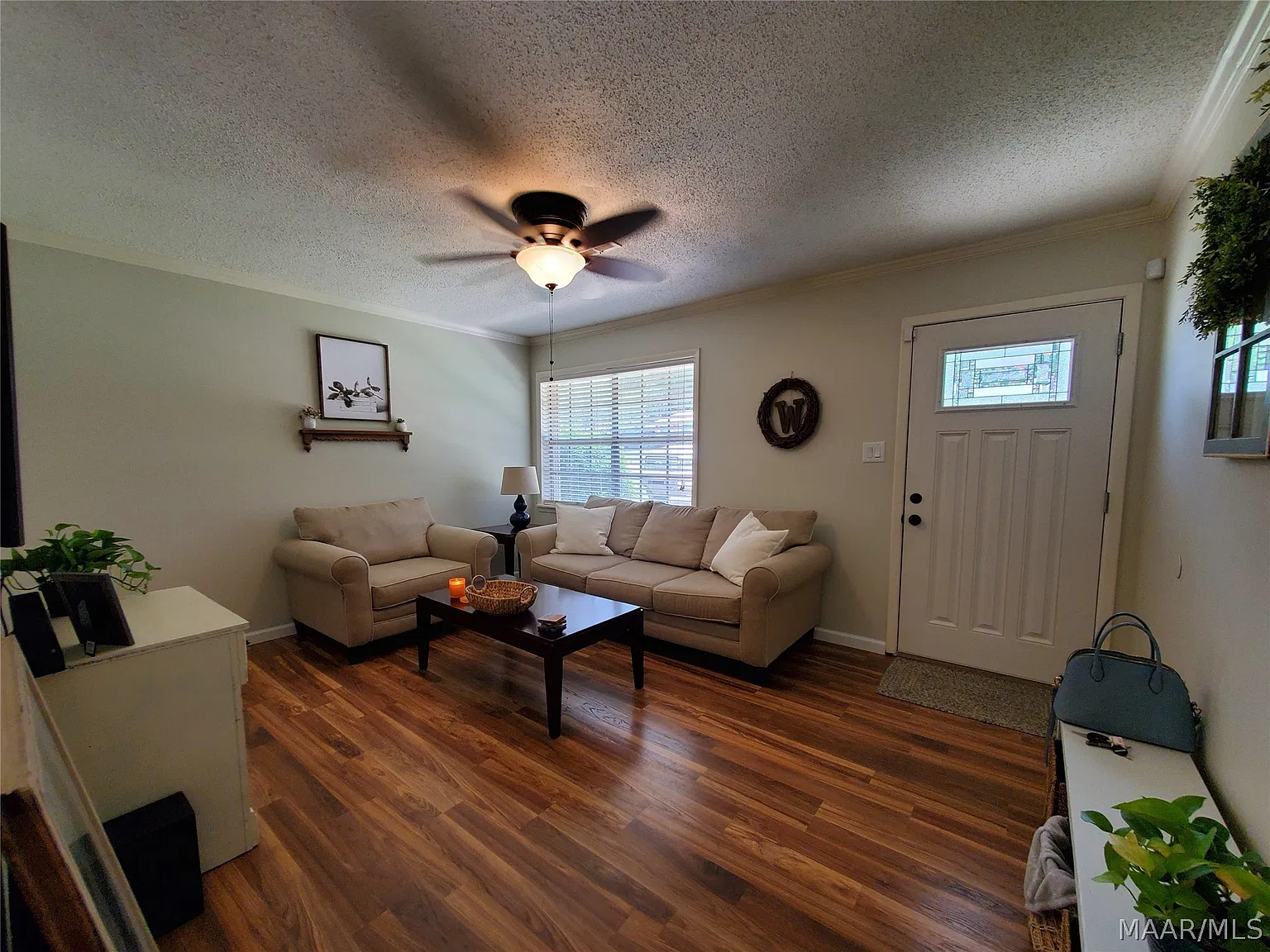 3 bed, 2.0 bath, 1232 sqft, $1,400 — Photo 3