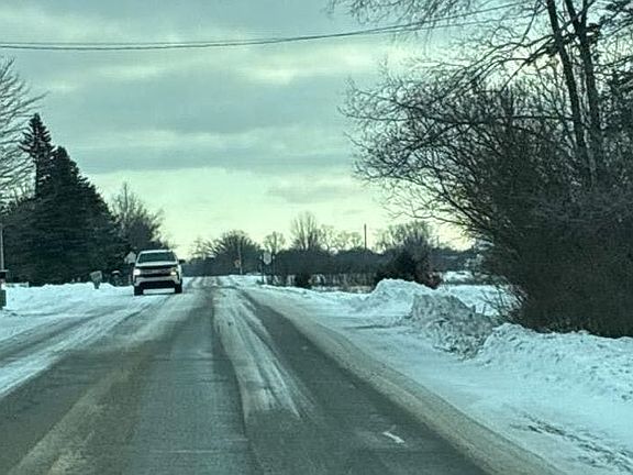 5th image of 3051 E River Rd