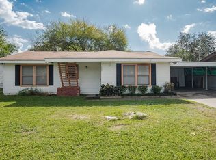 1002 E Widhelm St, Beeville, TX 78102