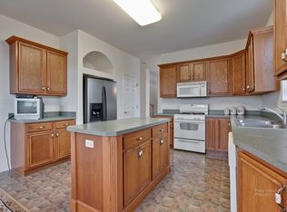 873 N Overlook Trl, Round Lake, IL 60073