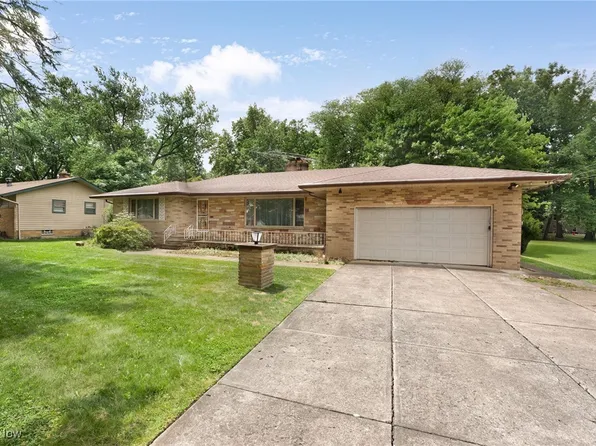 16496 Park Lane Dr, Strongsville, OH 44136
