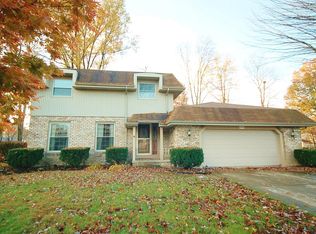 320 Old Oak Dr, Cortland, OH