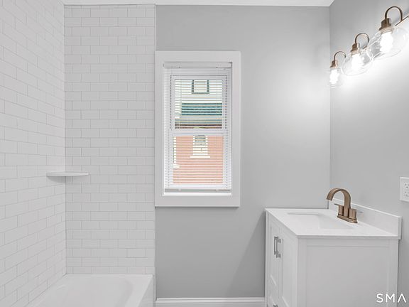 5th image of 144 Madison St Unit 3