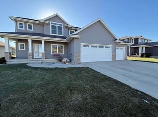 4306 Berry Hill Rd, Cedar Falls, IA 50613