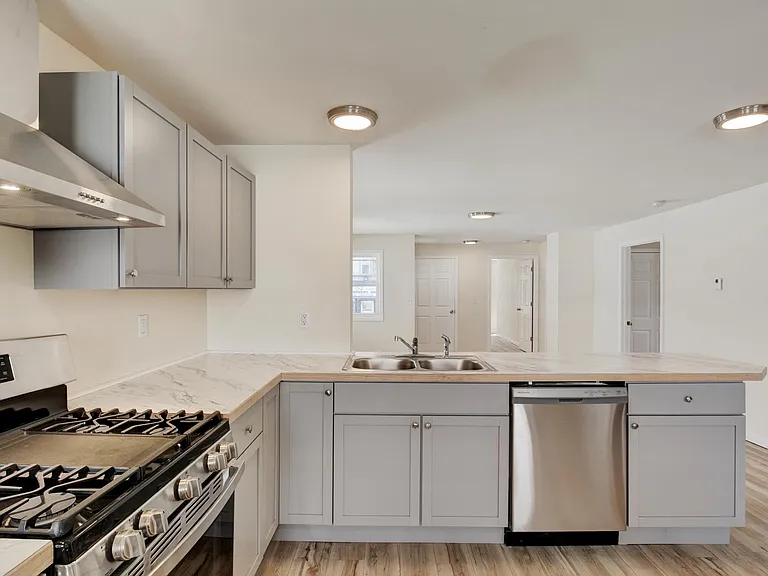 1002 Park St — Photo 15