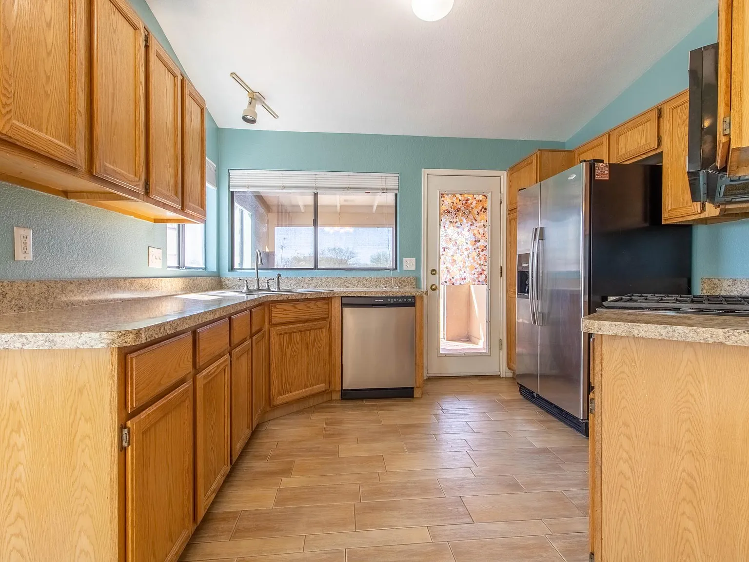 3 bed, 1303 sqft, $1,895 — Photo 3
