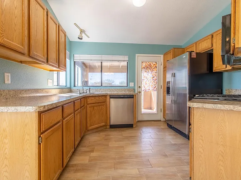 5961 N Edenbrook Ln — Photo 3