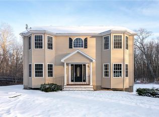 240 Bungy Rd, Scituate, RI 02857