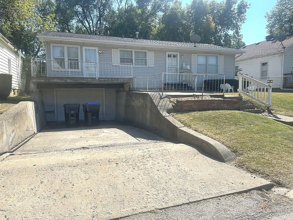 2nd image of 1304 W Wood St