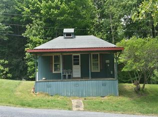 100 Berry Ln, Waynesville, NC 28785