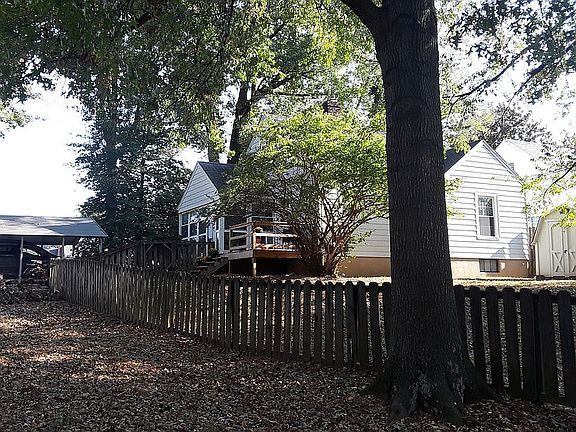 Large fenced back yard