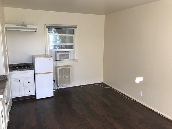 2nd image of 1230 3/4 N Beachwood Dr