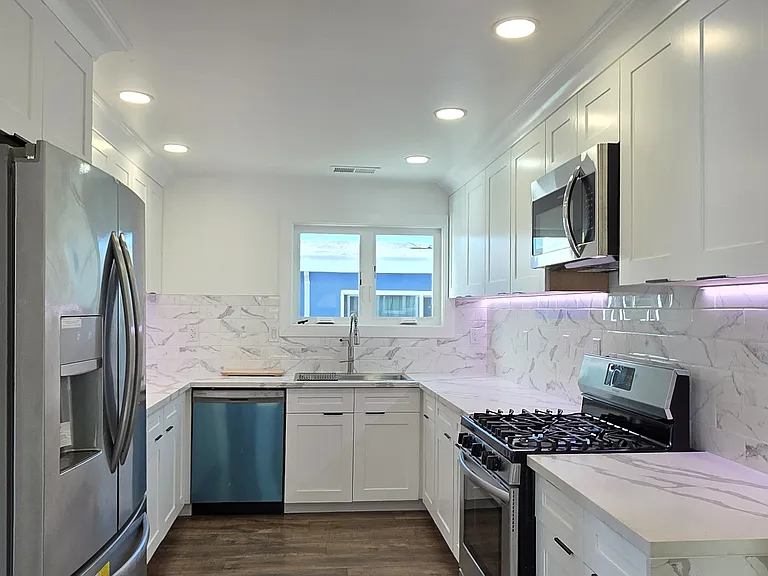 425 Daisy Ln — Photo 14
