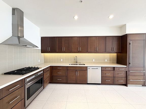 3rd image of 803 N Palm Canyon Dr Unit 8