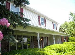 2739 Bridle Path St N, Slatington, PA 18080