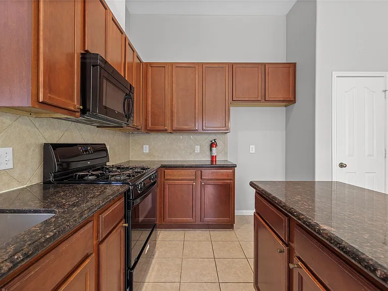 9906 Taylor Springs Ln — Photo 13