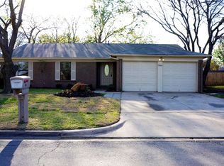 7533 Oak Ridge Dr, North Richland Hills, TX 76182