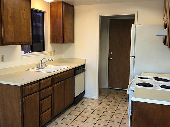4th image of 1324 Summerview Dr