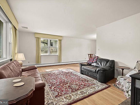 4th image of 8613 Inwood Rd