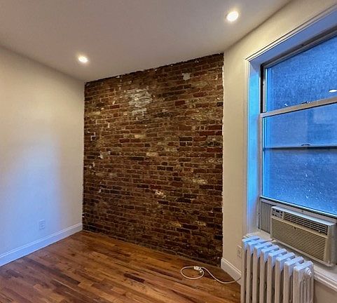 5th image of 114 E 1st St APT 24