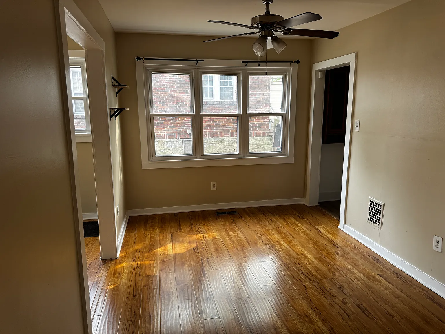 3 bed, 1402 sqft, $1,900 — Photo 3