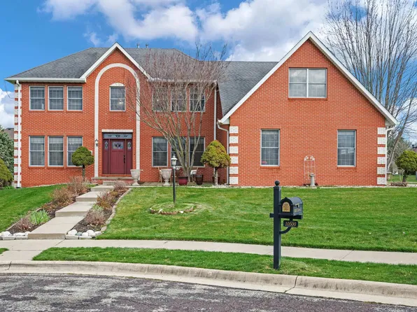 10500 N Harvest Ct, Peoria, IL 61615