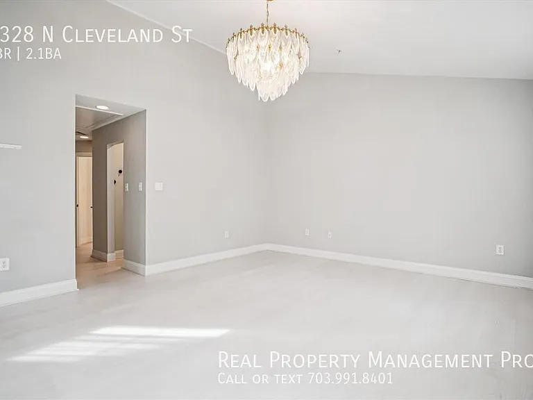 1328 N Cleveland St — Photo 32