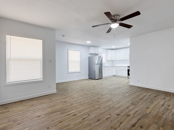 2nd image of 872 W 42nd Pl #1/2