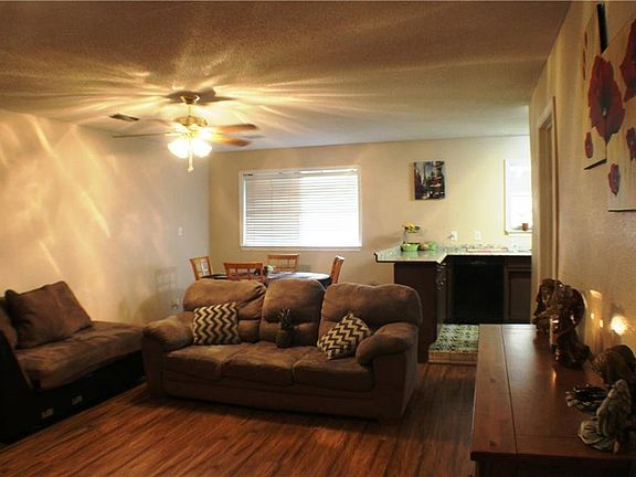3rd image of 705 Meadowview Dr