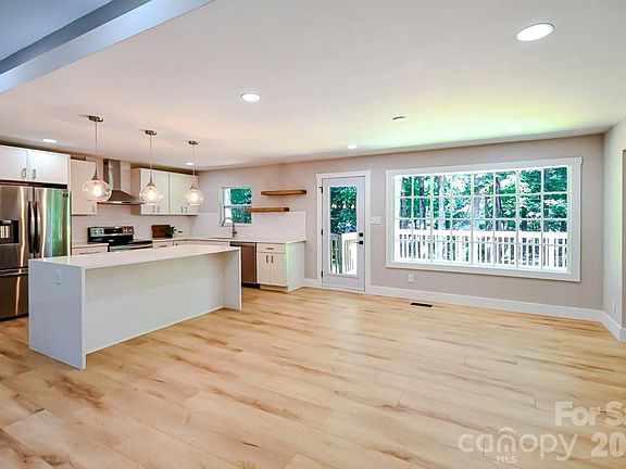5th image of 1440 McIlroy Rd