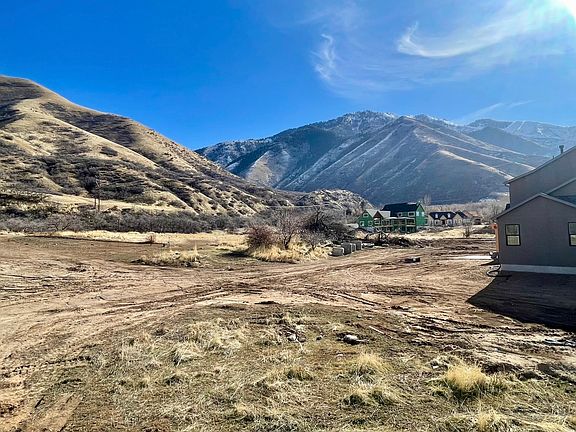 2nd image of 2056 E Maple Hills Ln