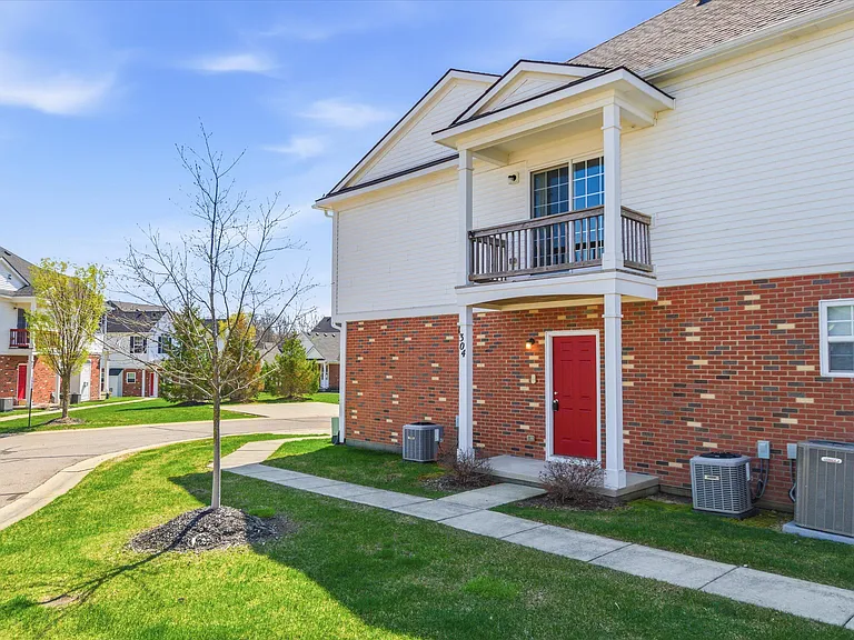 1304 Riversedge Dr — Photo 38