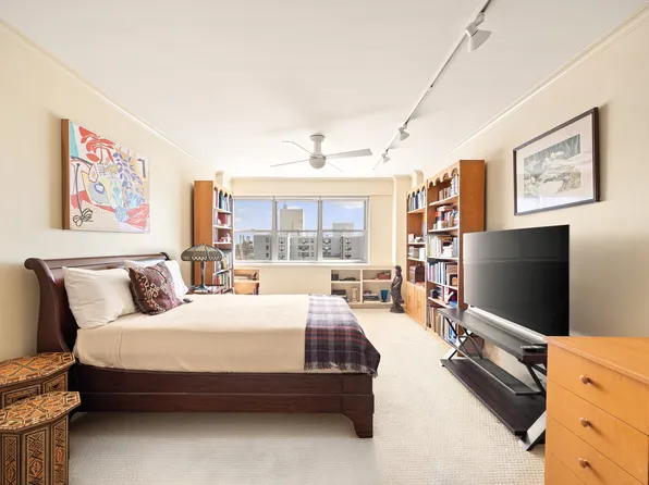 70 East 10th Street image 13 of 21