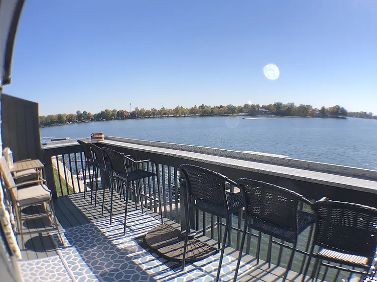 102 Clarendon Dr — Photo 3